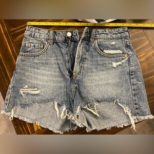 Target Wild Fable womens distressed jean shorts size 4